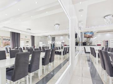 Restauracja z salami bankietowymi, pełne wyposażenie