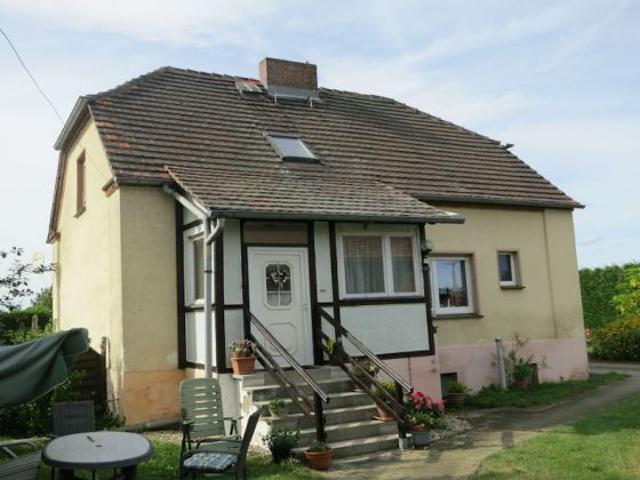 Restbauernhof mit Einfamilienwohnhaus, großer Mehrzweckscheune und Bauland