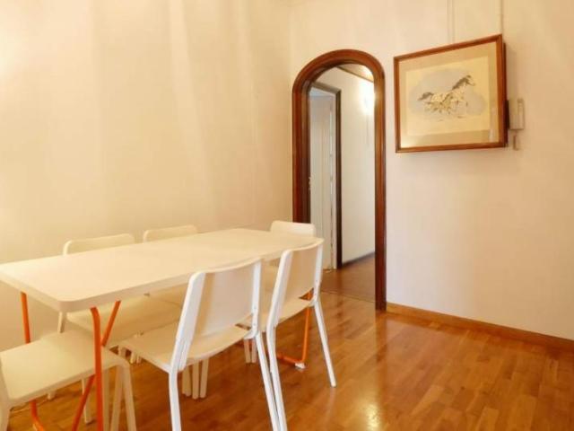 Restful double bedroom near the Hospital Clínic metro