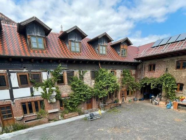 Resthof mit 300 m² Wohnfläche, Scheunen & großem Grundstück