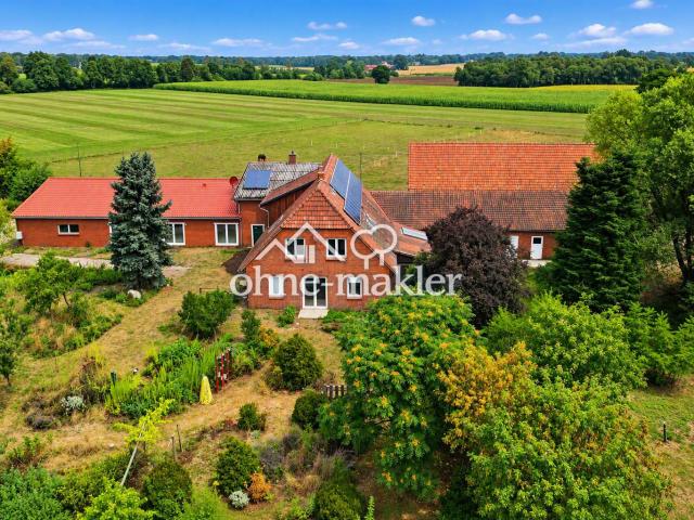 Resthof mit 378 m² Wohnfläche, 670 m² Nutzfläche & 2 Wohneinheiten