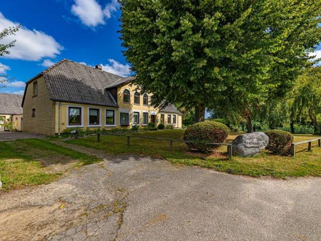 Resthof mit Einliegerwohnung und Hauskoppel in Alleinlage