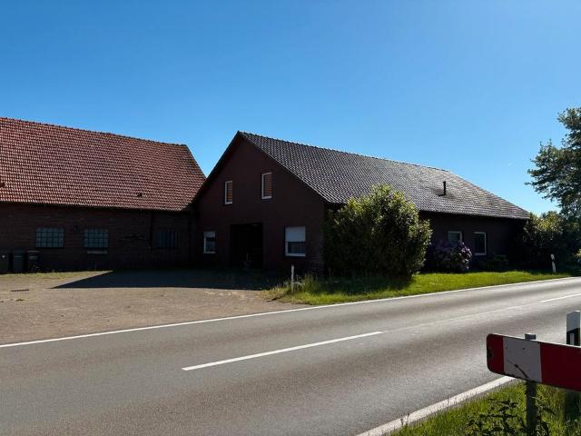 Resthof mit großem Grundstück und Nebengebäuden in Rahden