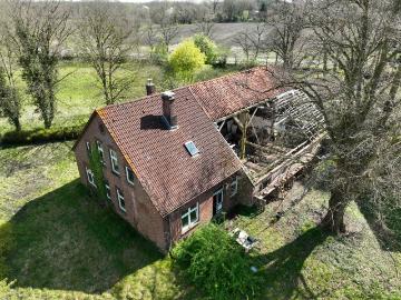 Resthof mit großem Grünland Sanierungsobjekt mit viel Potenzial und über 12.000 m² Grundstück