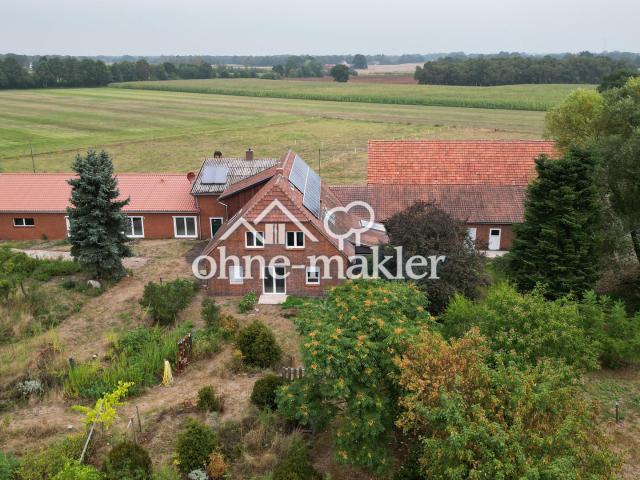 Resthof für Handwerker & Pferdeleute: 2 Wohnungen, 670 m² Halle