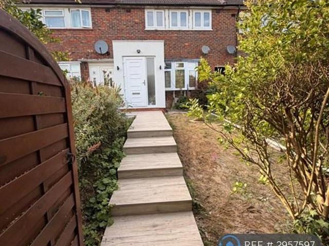 Reston Path, Borehamwood, WD6 4 bed terraced house to rent £3,350 pcm £773 pw