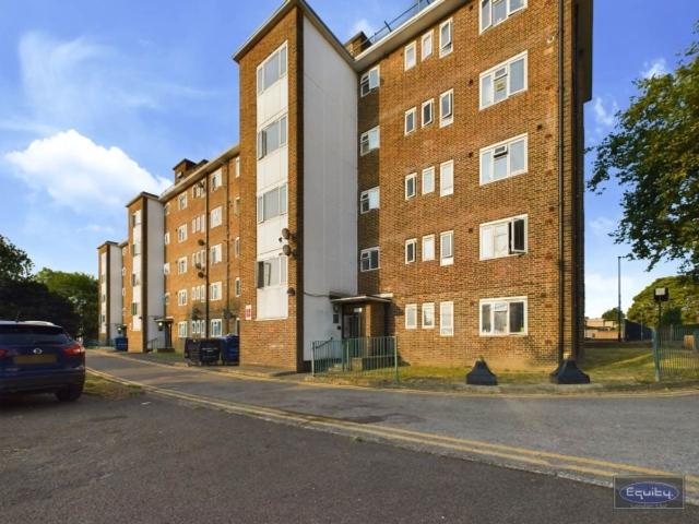 Restons Crescent, Thanington Court Restons Crescent SE9, 3 bed flat to rent, £1,800 pcm | PrimeLocation