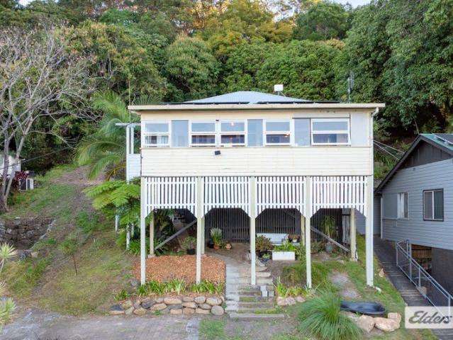 Restored Queenslander with Stunning Mountain Views