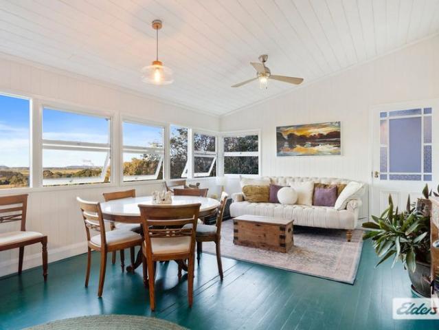 Restored Queenslander with Stunning Mountain Views
