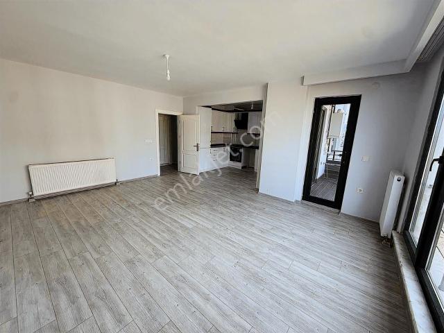 Resuloğlu Emlak'tan Akyazı Mahallesinde 3+1 Kiralık Daire