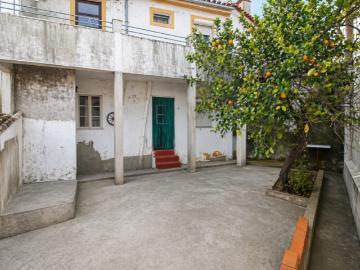 Rés do Chão de Moradia T3 para Reabilitar no Centro de Alter do Chão