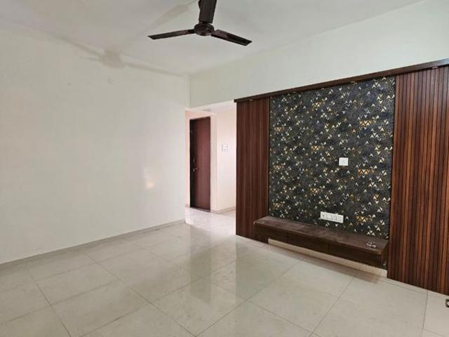 Resale | 3.5 BHK 1055 Sq.Ft. Apartment in Silver Homes