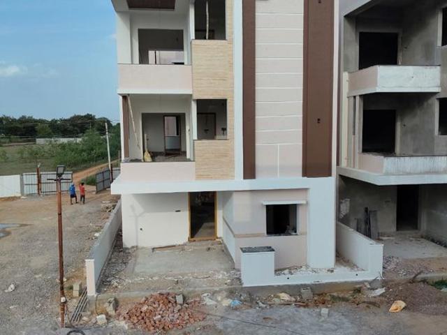 Resale | 3.5 BHK + 1067 Sq.Ft. Apartment in Hi Tech City
