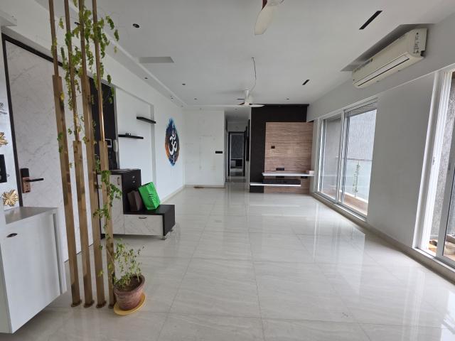 Resale | 3.5 BHK 1100 Sq.Ft. Apartment in Ashar Edge