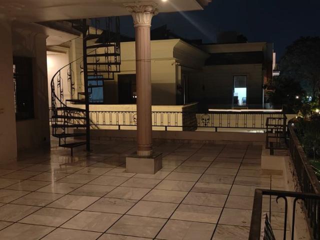 Resale | 3.5 BHK + 130 Sq.Yd. Independent House in Sector 77