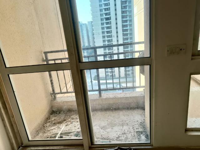 Resale | 3.5 BHK 1356 Sq.Ft. Apartment in Jaypee Greens Kosmos