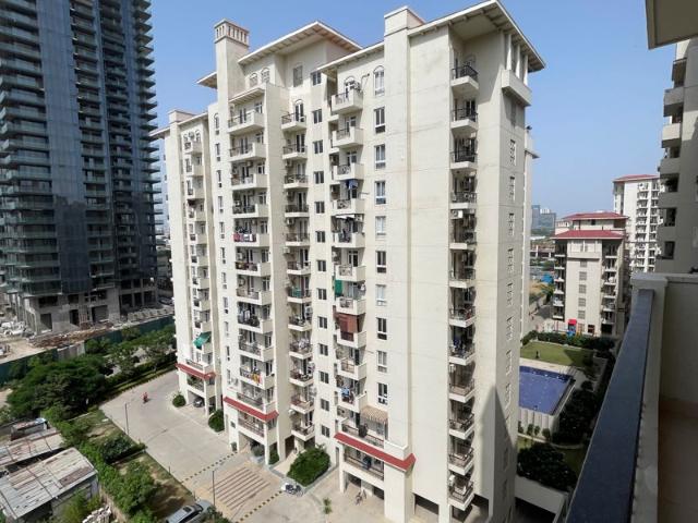 Resale | 3.5 BHK + 1415 Sq.Ft. Apartment in Emaar Emerald Estate
