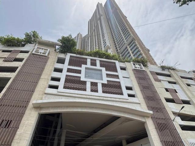 Resale | 3.5 BHK + 1460 Sq.Ft. Apartment in Peninsula Celestia Spaces