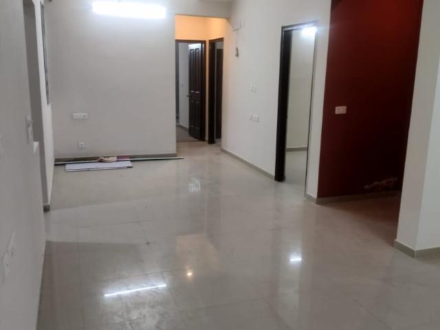 Resale | 3.5 BHK + 1585 Sq.Ft. Apartment in Prateek Grand City