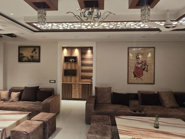 Resale | 3.5 BHK 1590 Sq.Ft. Apartment in Gulmohur Garden