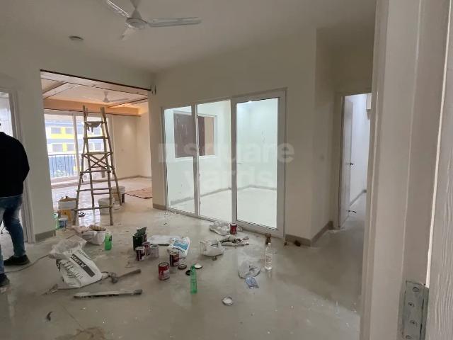 Resale | 3.5 BHK + 1600 Sq.Ft. Apartment in Emaar Emerald Floors Premier