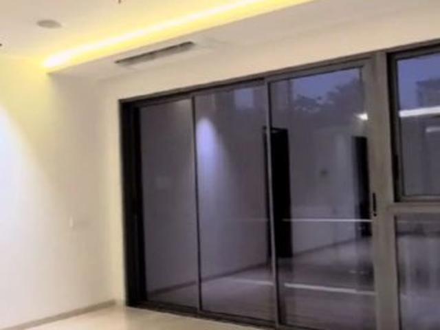 Resale | 3.5 BHK 1600 Sq.Ft. Apartment in K Raheja Amaltis