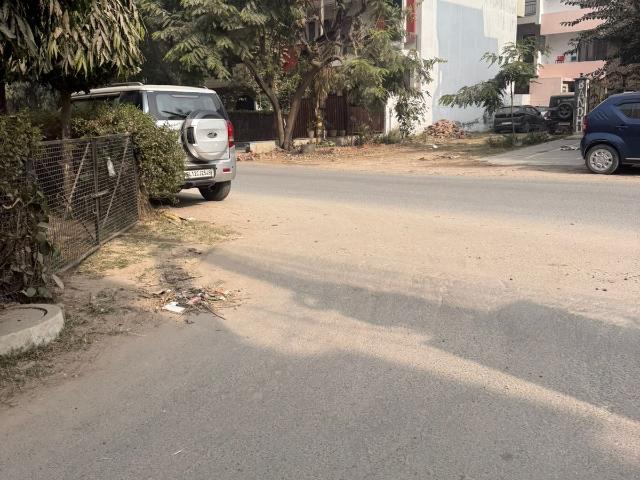 Resale | 3.5 BHK 163 Sq.Yd. Independent House in Sector 23A