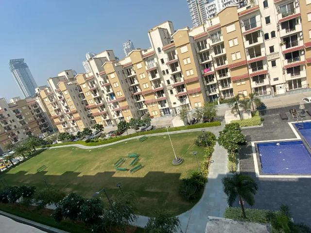 Resale | 3.5 BHK + 1650 Sq.Ft. Apartment in Emaar Emerald Floors Premier
