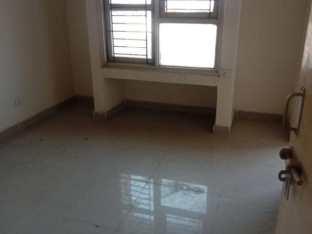 Resale | 3.5 BHK + 1650 Sq.Ft. Apartment in Greenwood Apartment