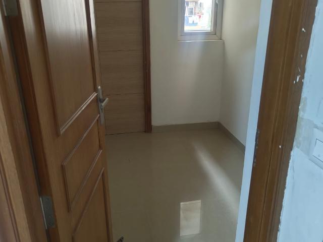 Resale | 3.5 BHK 1702 Sq.Ft. Apartment in Sector 77