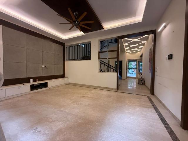 Resale | 3.5 BHK + 1730 Sq.Ft. Apartment in Assetz East Point