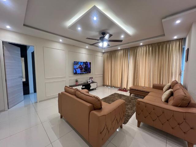 Resale | 3.5 BHK + 1750 Sq.Ft. Apartment in Kalpataru Jade Residences G