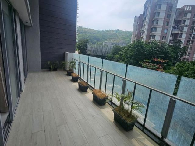Resale | 3.5 BHK + 1750 Sq.Ft. Apartment in Kalpataru Jade Residences