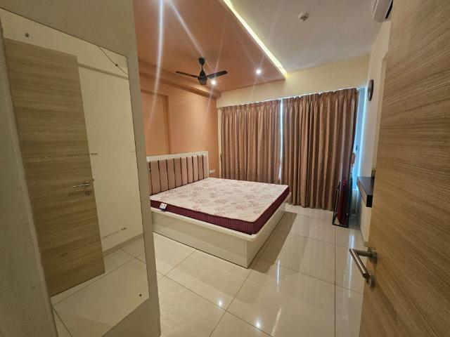Resale | 3.5 BHK 1750 Sq.Ft. Apartment in Kalpataru Jade Residences