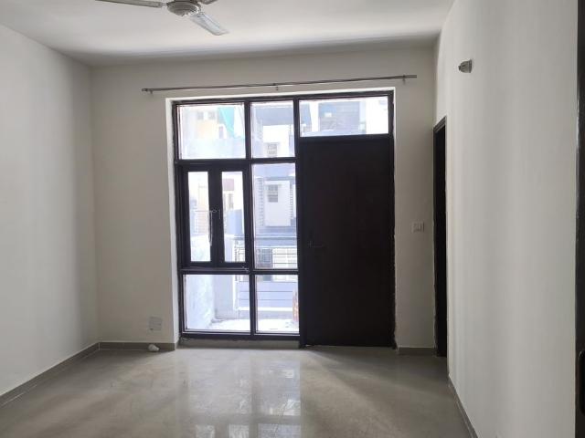 Resale | 3.5 BHK + 1752 Sq.Ft. Apartment in Omaxe Heights