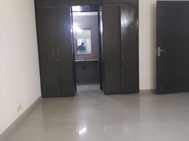 Resale | 3.5 BHK + 1795 Sq.Ft. Apartment in Prateek Grand City