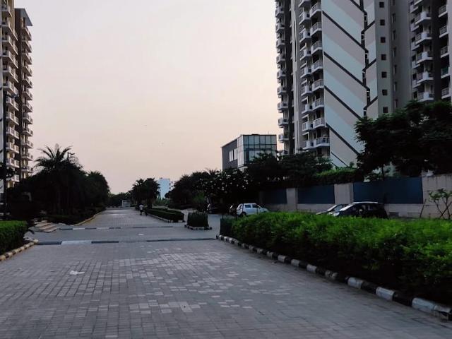 Resale | 3.5 BHK + 1855 Sq.Ft. Apartment in Godrej Meridien