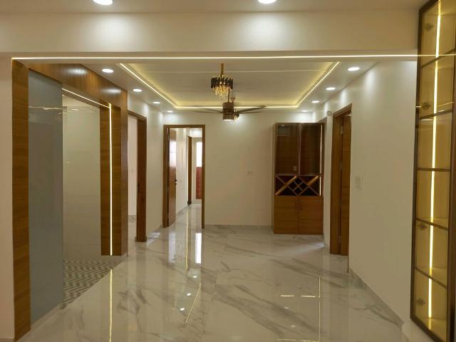 Resale | 3.5 BHK 1850 Sq.Ft. Apartment in Sector 2 Dwarka