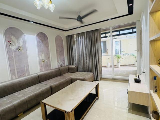 Resale | 3.5 BHK + 1905 Sq.Ft. Apartment in Vrindavan Colony