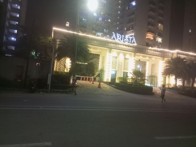 Resale | 3.5 BHK + 1955 Sq.Ft. Apartment in Sunworld Arista