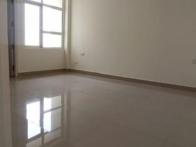 Resale | 3.5 BHK + 1952 Sq.Ft. Apartment in Shree Vardhman Flora