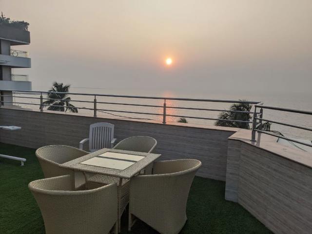 Resale | 3.5 BHK 2000 Sq.Ft. Apartment in Juhu Sun N Sea CHS