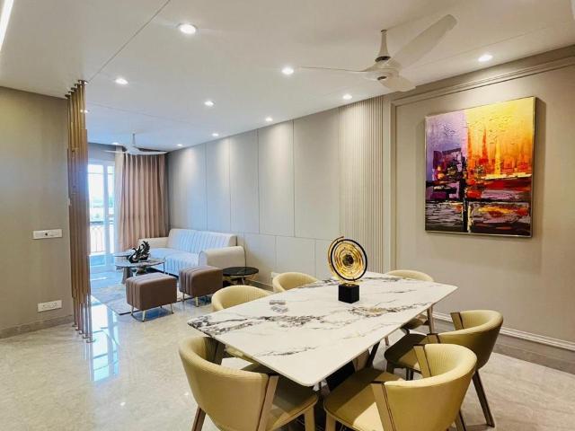 Resale | 3.5 BHK 2015 Sq.Ft. Apartment in Smart World One DXP