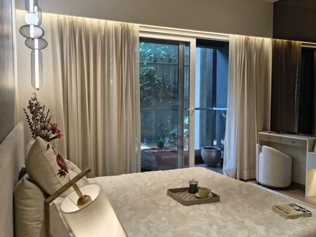 Resale | 3.5 BHK + 2050 Sq.Ft. Apartment in Godrej Aveline