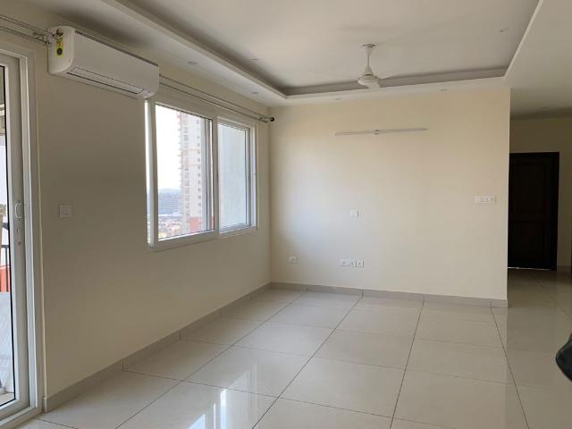 Resale | 3.5 BHK + 2134 Sq.Ft. Apartment in Prestige Lakeside Habitat