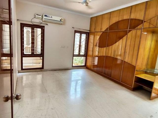 Resale | 3.5 BHK + 2200 Sq.Ft. Apartment in Meenakshis Royal Court
