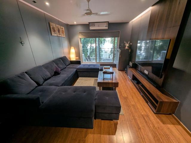 Resale | 3.5 BHK + 2200 Sq.Ft. Apartment in Panchshil Towers