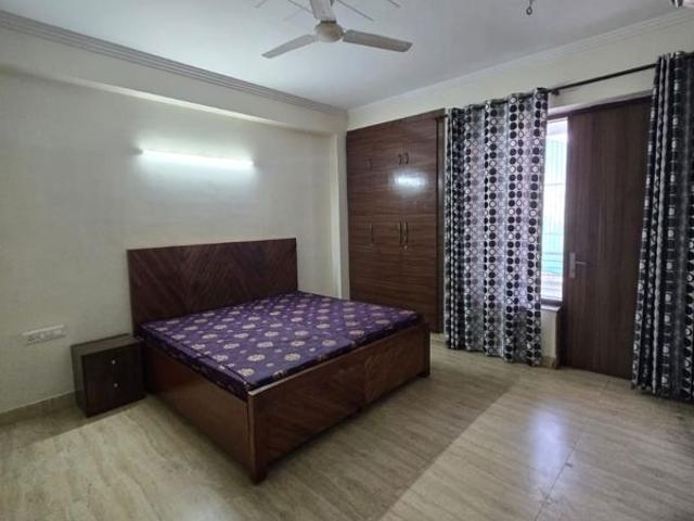 Resale | 3.5 BHK + 2200 Sq.Ft. Apartment in Paarth Apartments