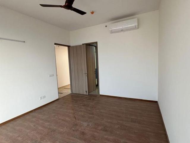 Resale | 3.5 BHK + 2225 Sq.Ft. Apartment in Tata Gurgaon Gateway