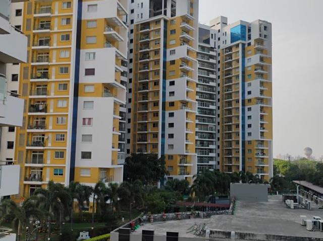 Resale | 3.5 BHK + 2250 Sq.Ft. Apartment in Tulsiani Golf View